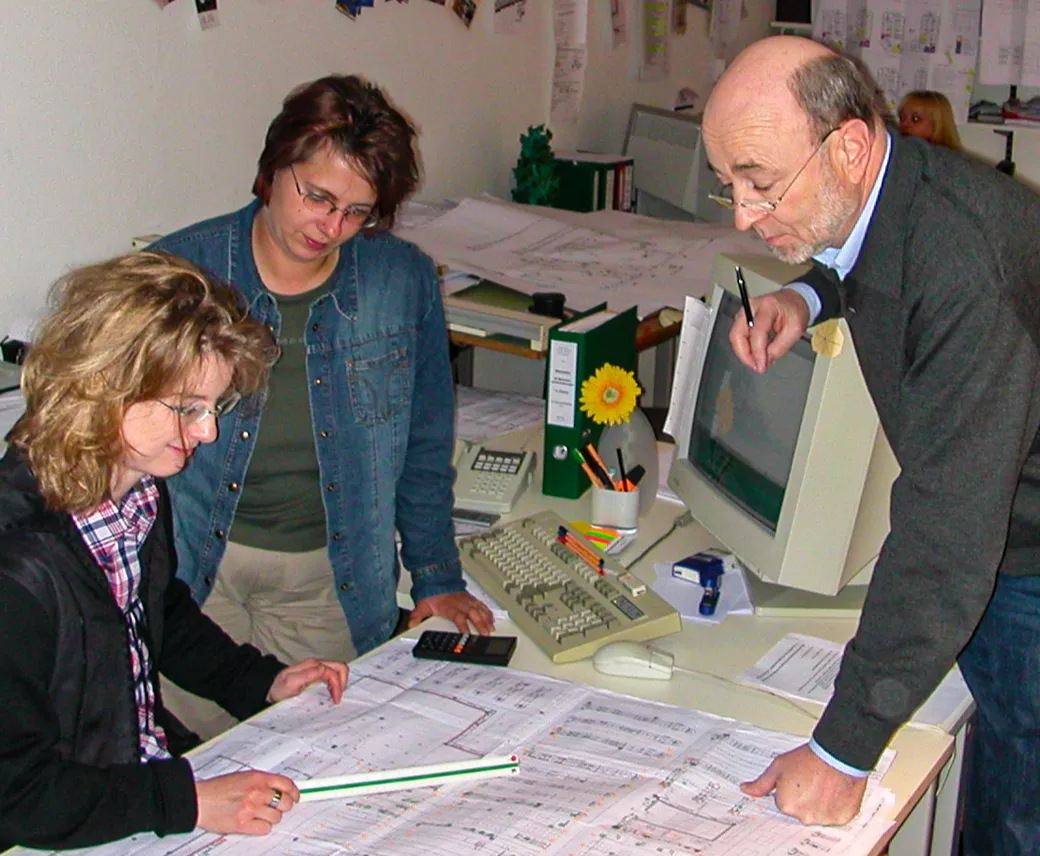 Das frühe Team von IBK bei der Arbeit